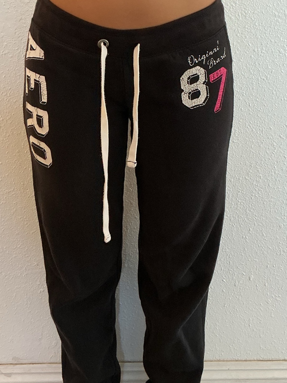 Y2K vintage Aéropostale Black Sweatpants with Pink Accent